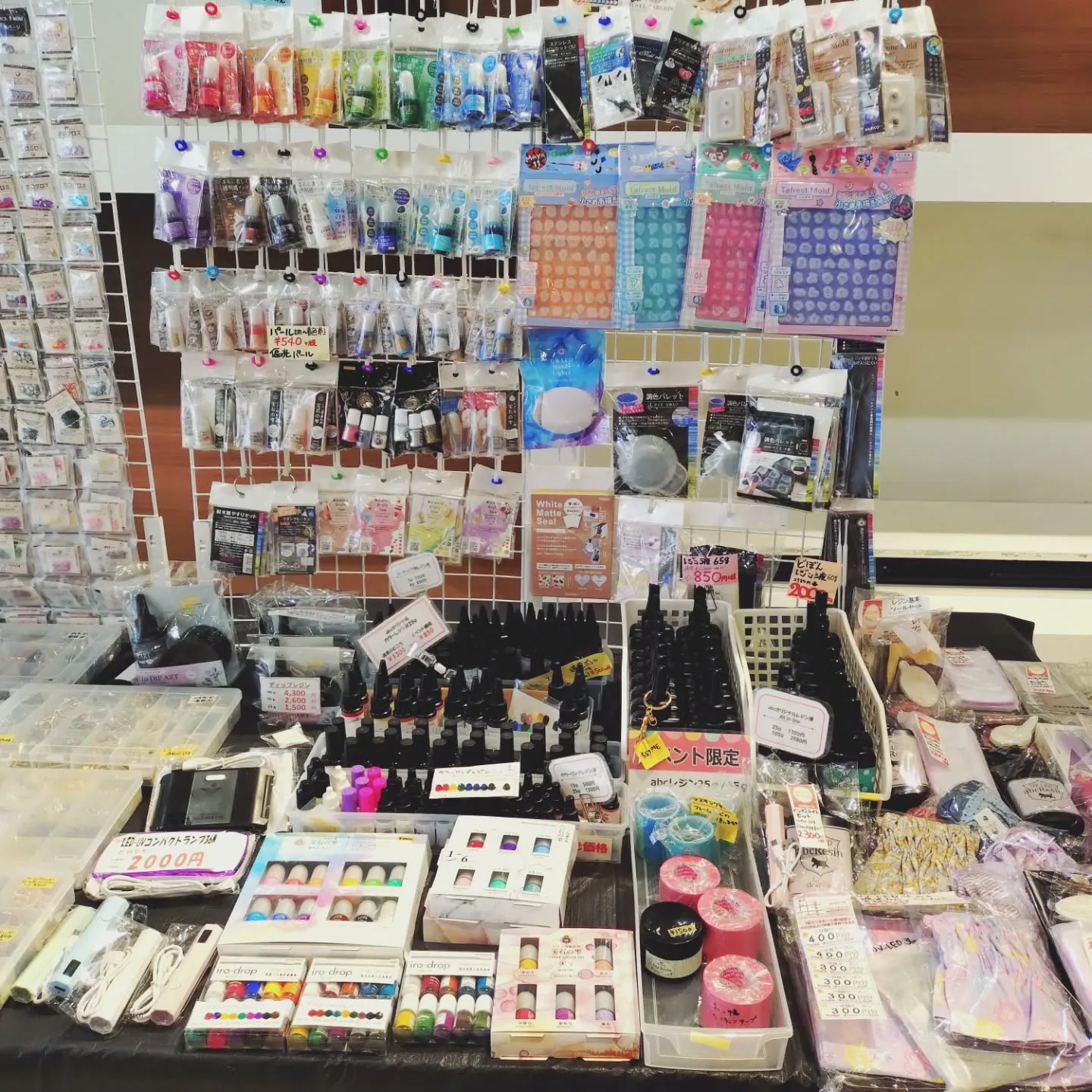 メイカーズピアにてレジン体験を本日行っております！レジン資材...