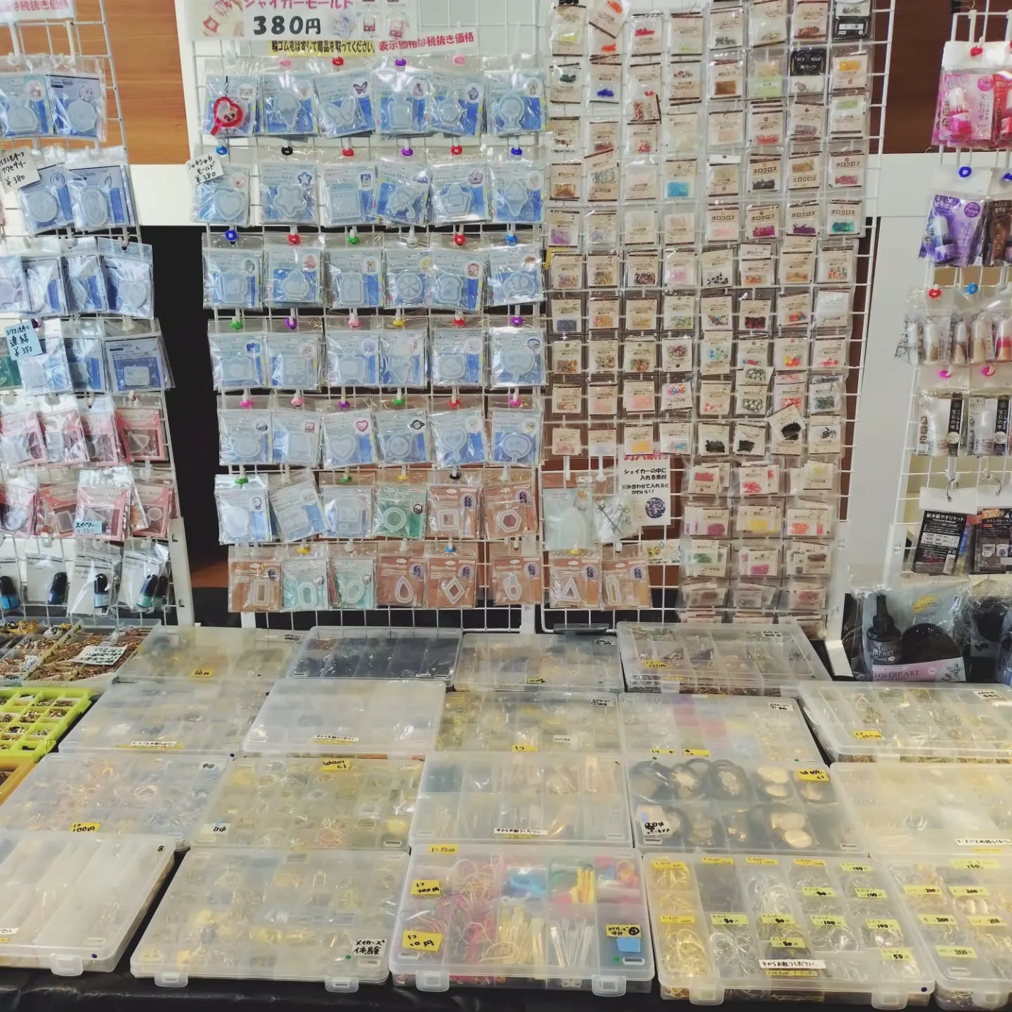 メイカーズピアにてレジン体験を本日行っております！レジン資材...