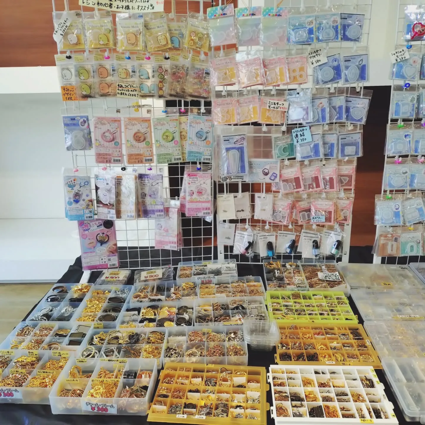 メイカーズピアにてレジン体験を本日行っております！レジン資材...