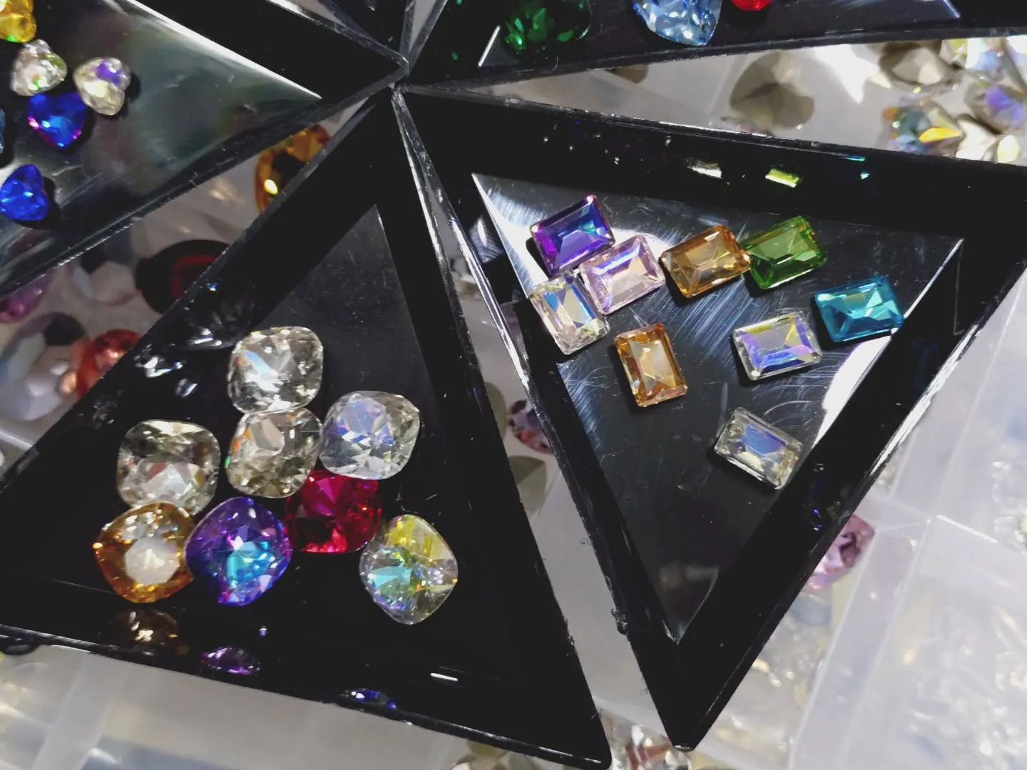 キラキラ✨️なラインストーンと形のストーン！