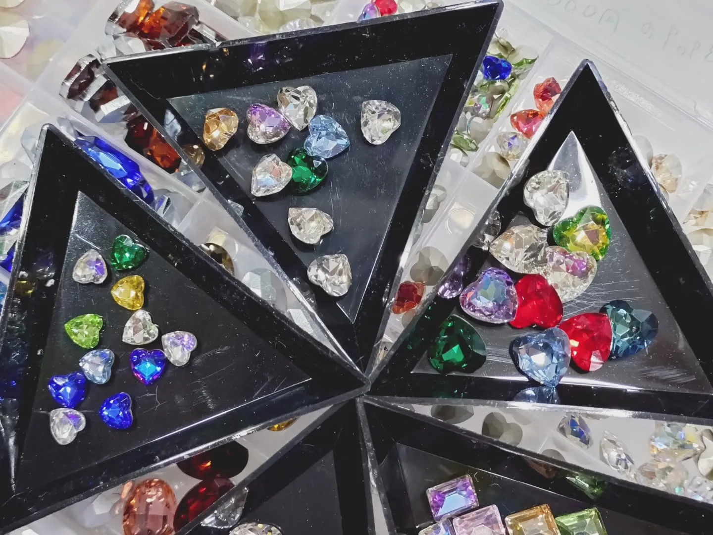 キラキラ✨️なラインストーンと形のストーン！