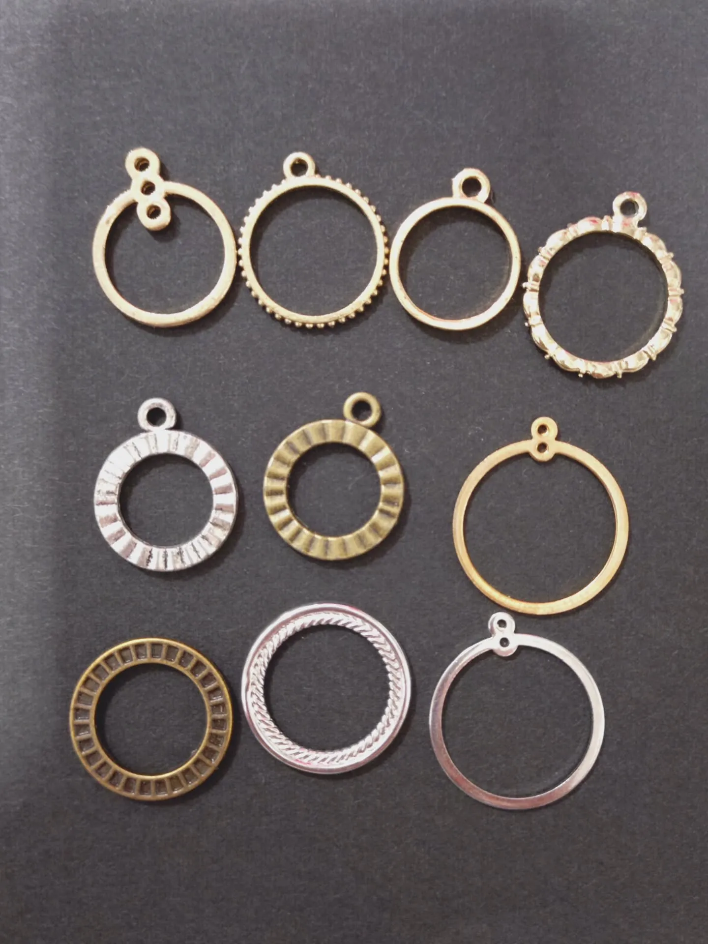 丸いフレーム系を集めてみました！こちらは小さめなサイズです！