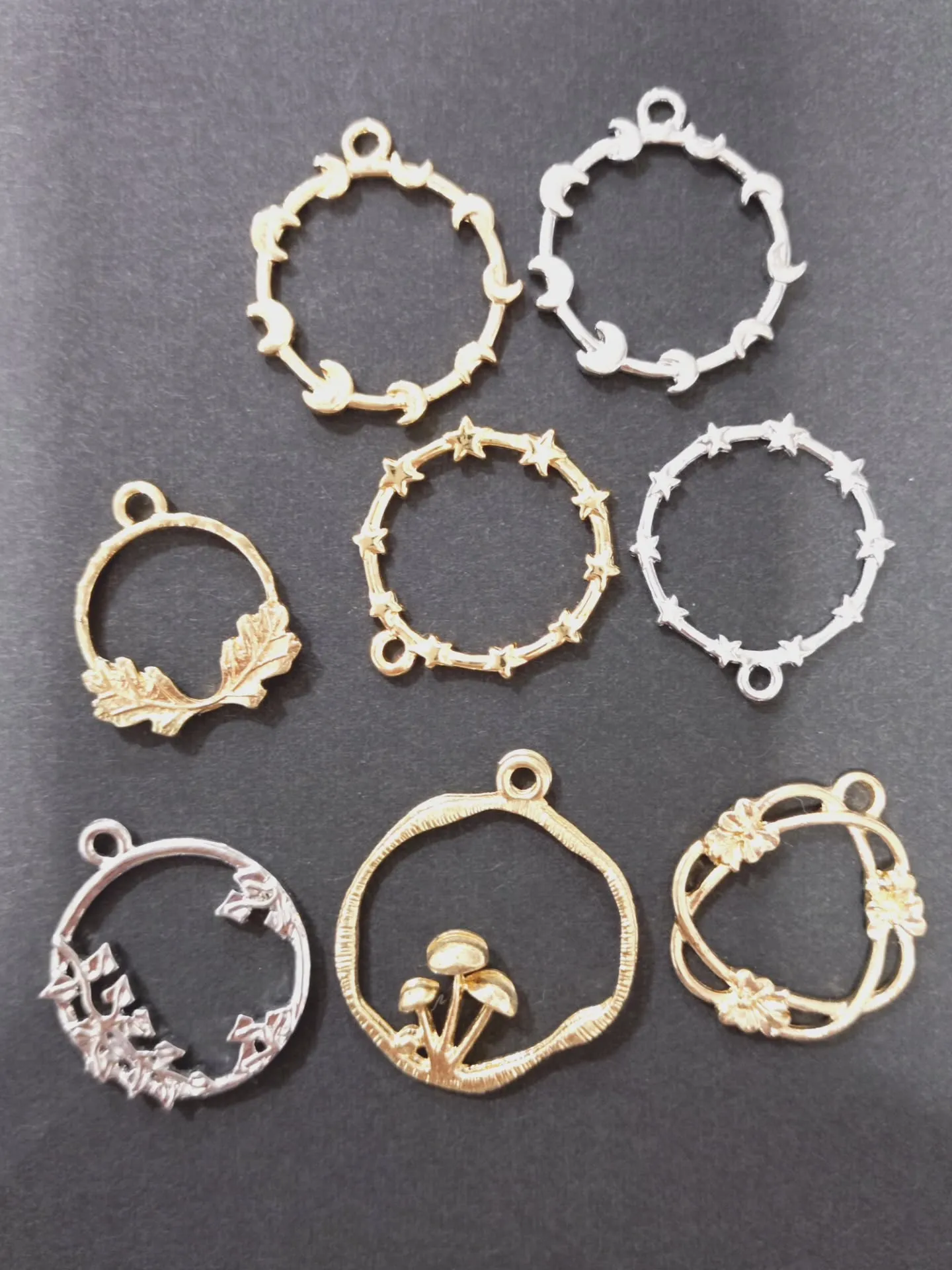 丸いフレーム系を集めてみました！こちらは小さめなサイズです！