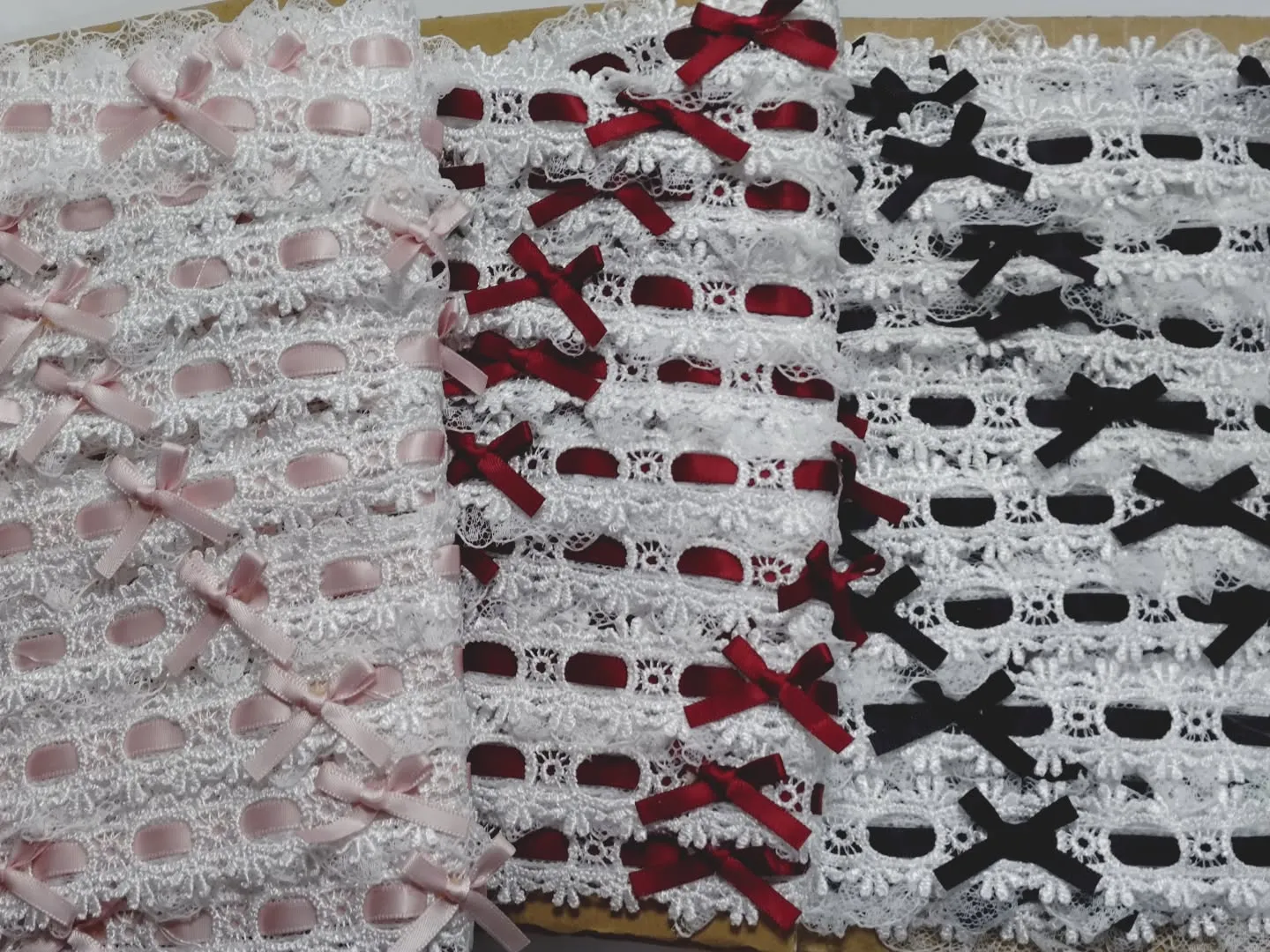 新しいはしごレース入荷しました！レースがついてるタイプとつい...