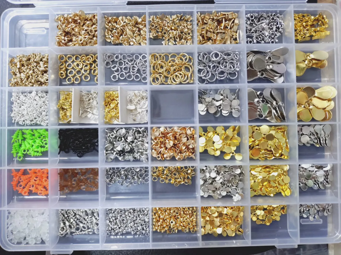 新しい貼付け金具が入荷しました！