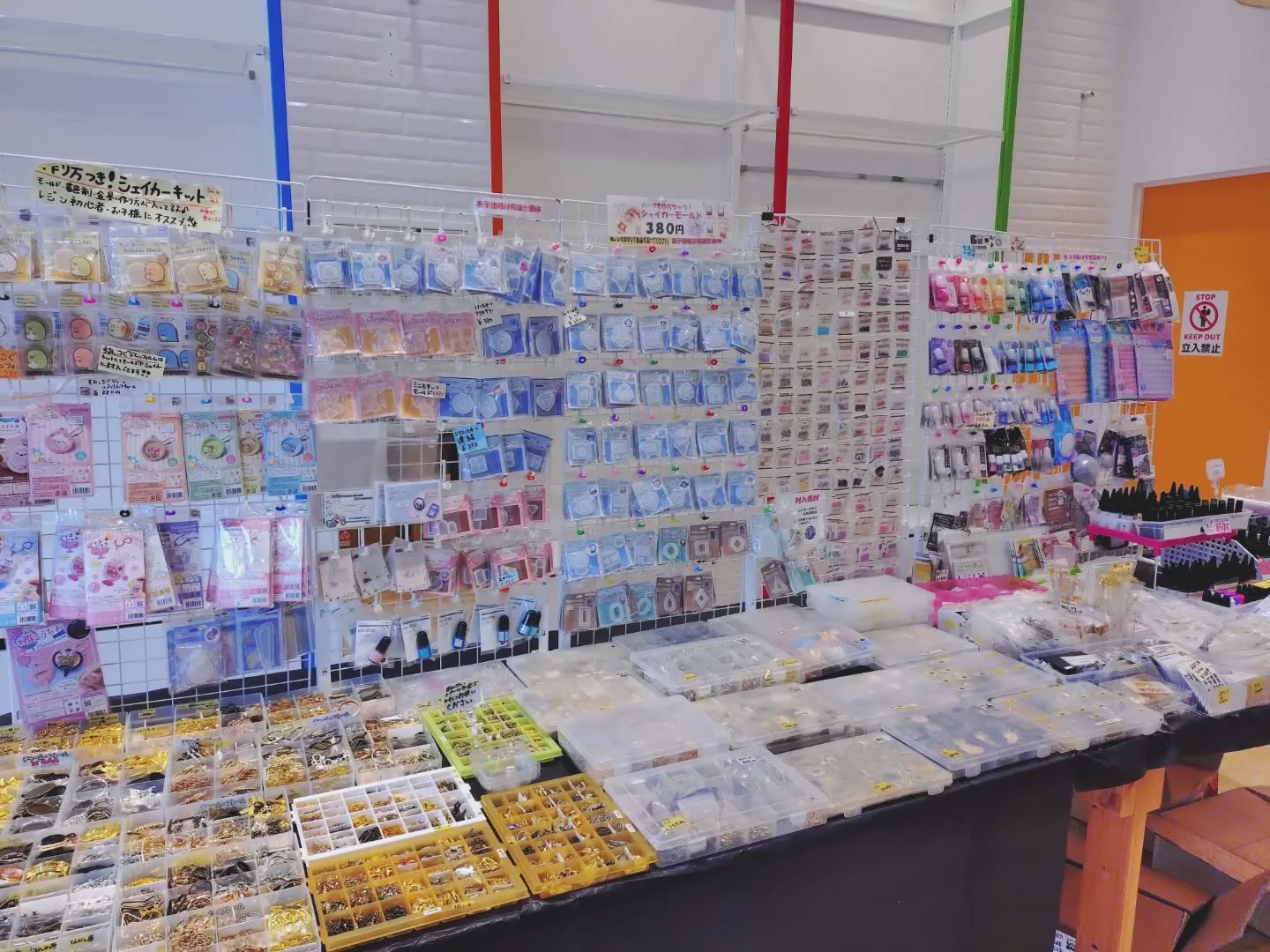 本日メイカーズピアにてレジン体験、クリスマスセットなどのレジ...