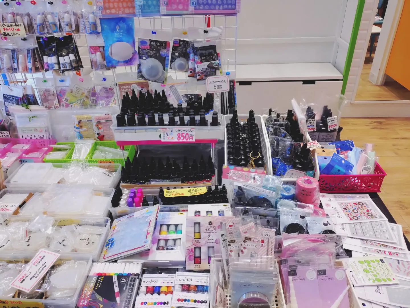 本日メイカーズピアにてレジン体験、クリスマスセットなどのレジ...