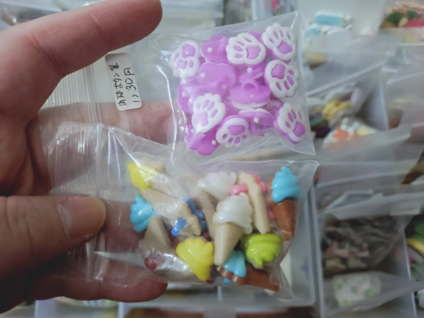 ボタンはこれだけ種類があります！肉球や☆星、花など普通の形で...