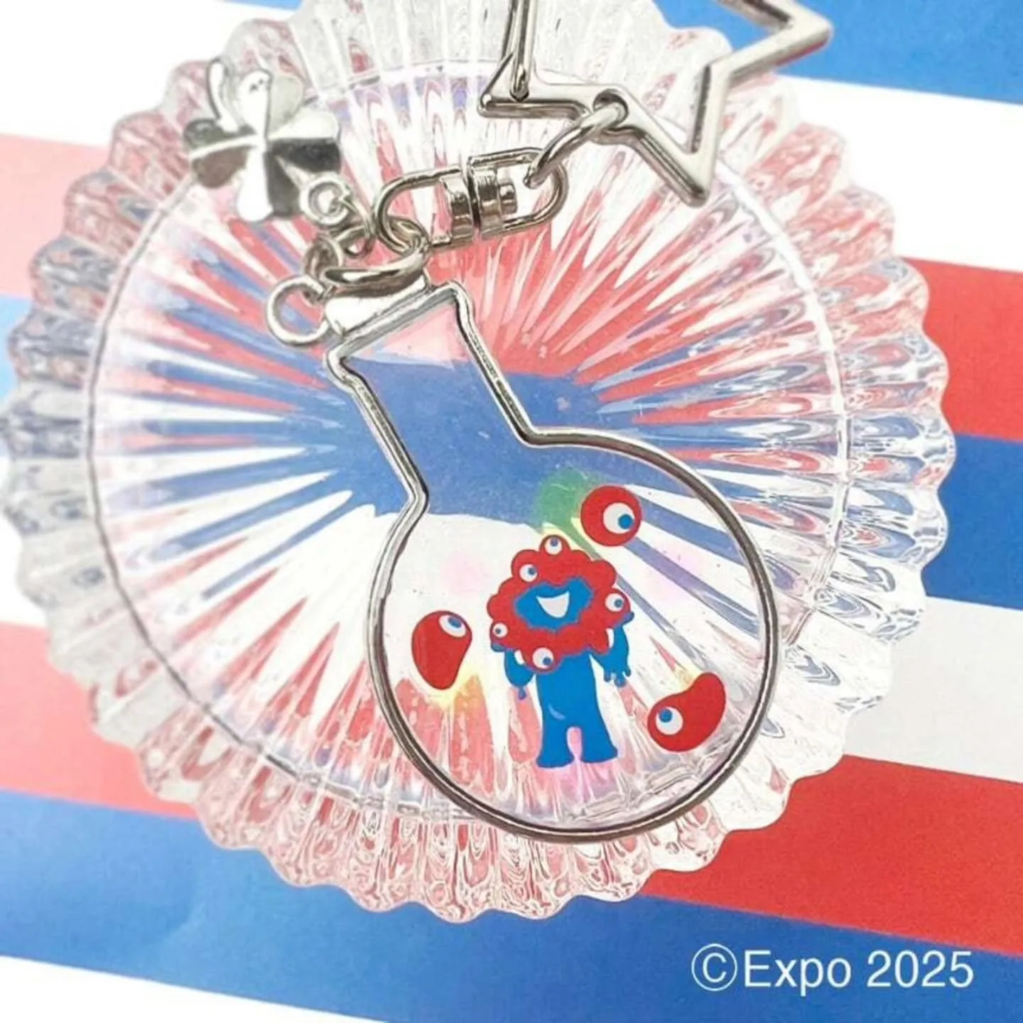 人気なナウルくんとミャクミャクのレジンクラブのシールをセット...