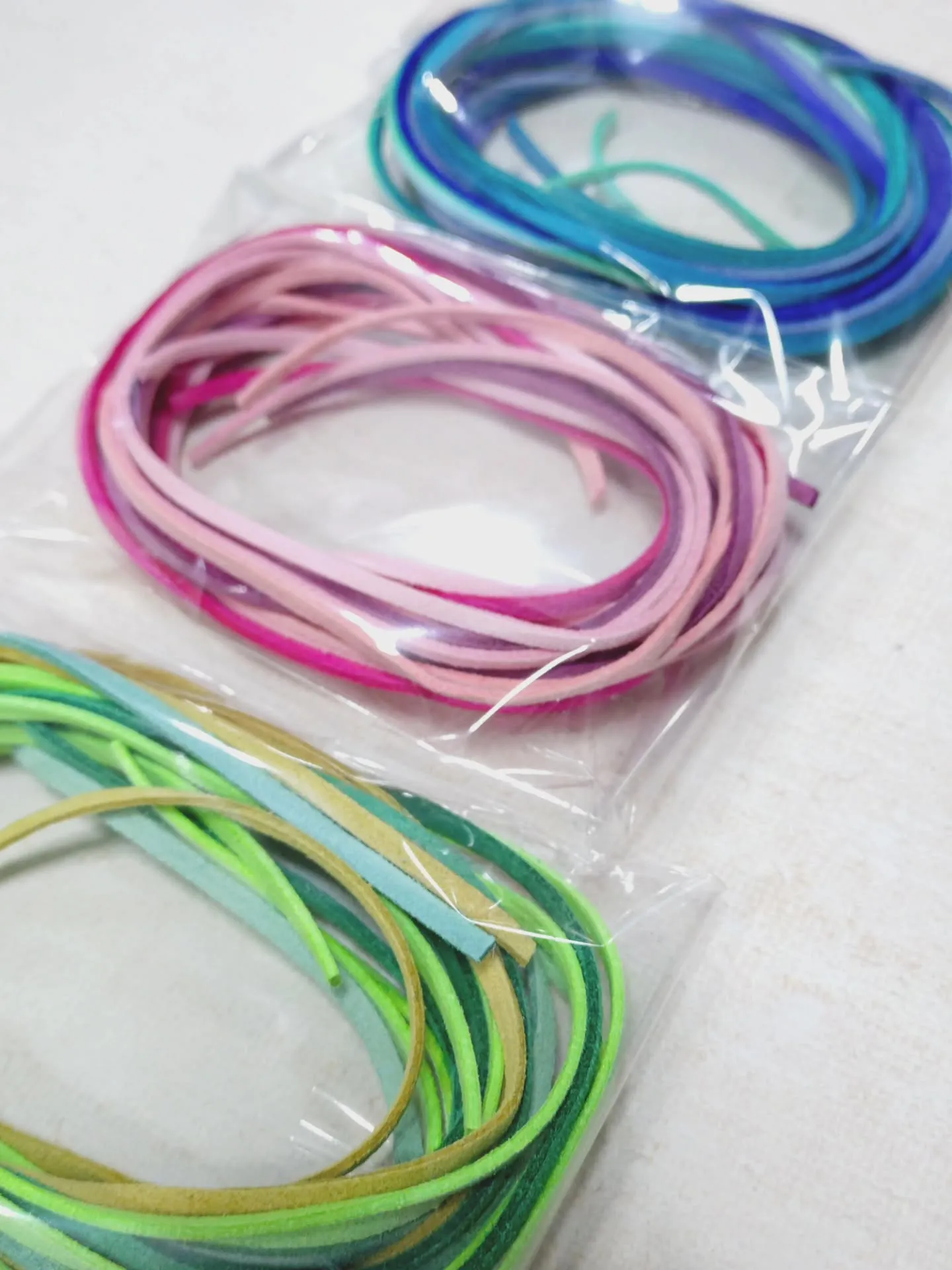 ネックレスやブレスレットなどに使えるスエードコード、ワックス...