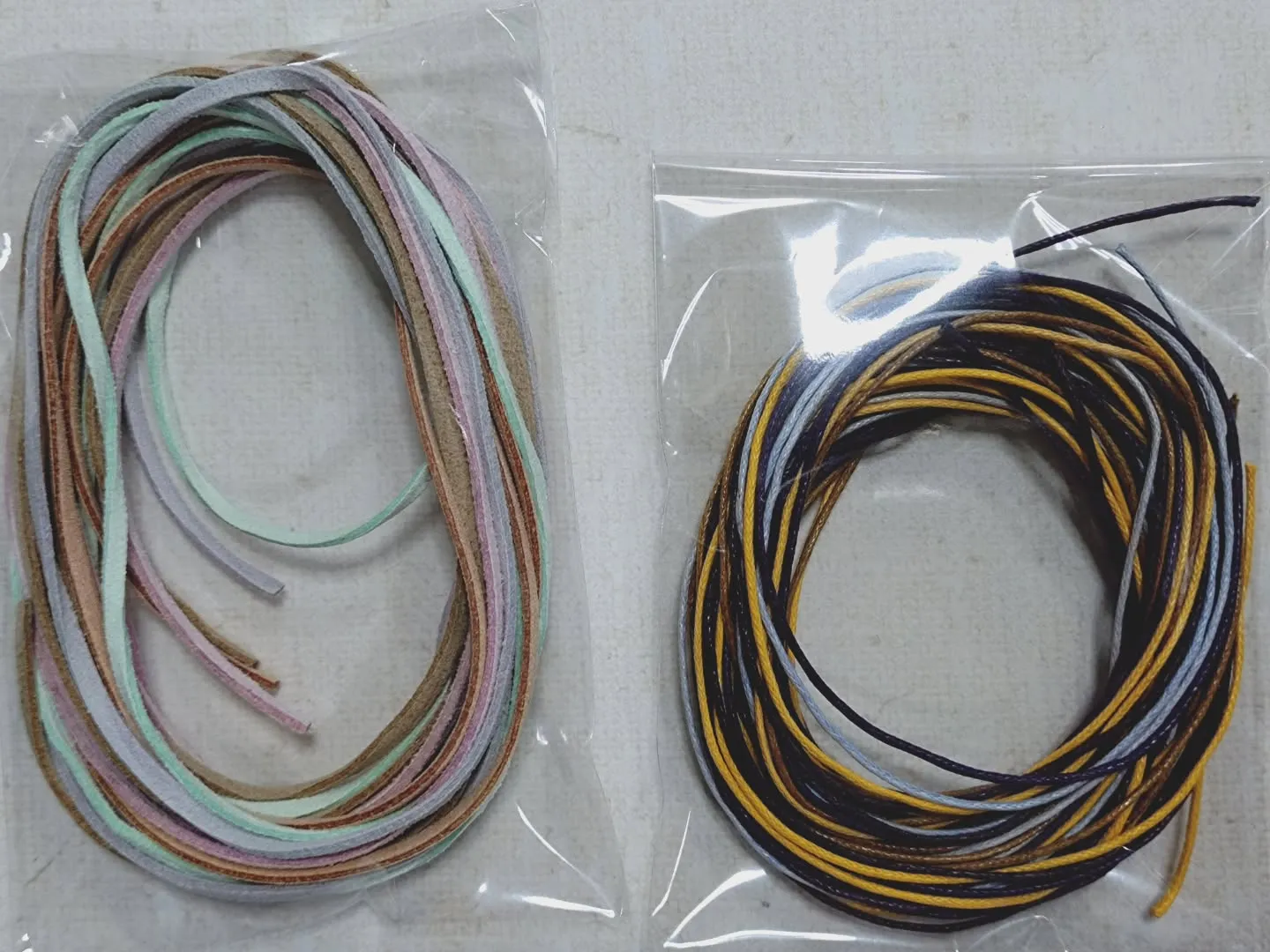 ネックレスやブレスレットなどに使えるスエードコード、ワックス...