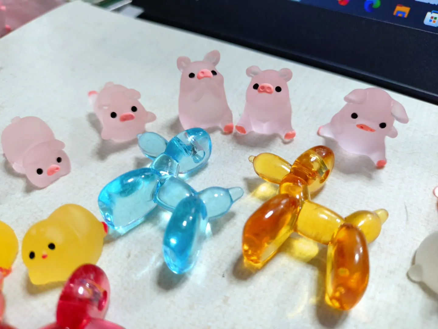 可愛いパーツが新たに入荷しました！バールーンビーズや蓄光に光...