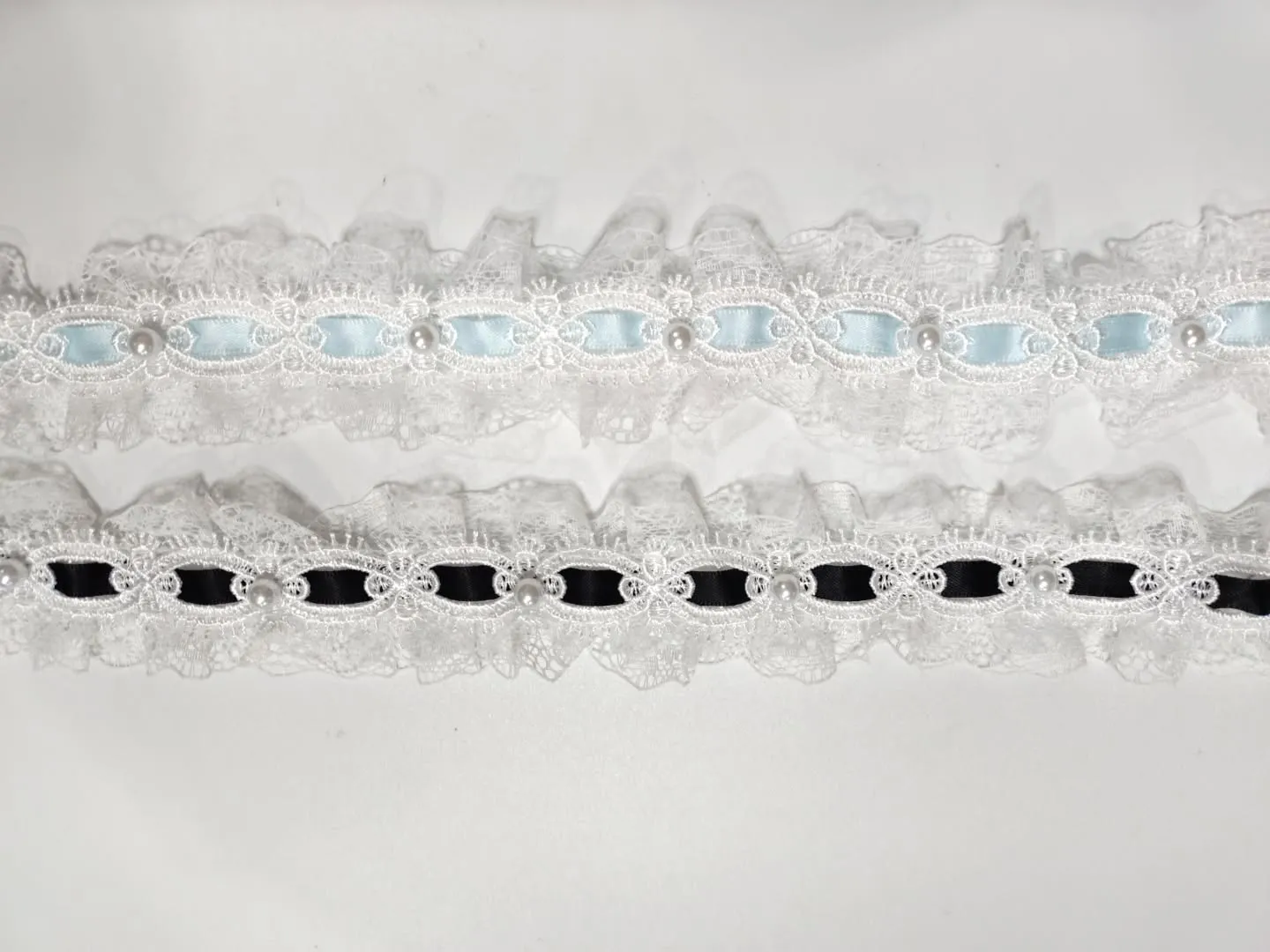 ハシゴレースと箔押しリボンが入荷しました！