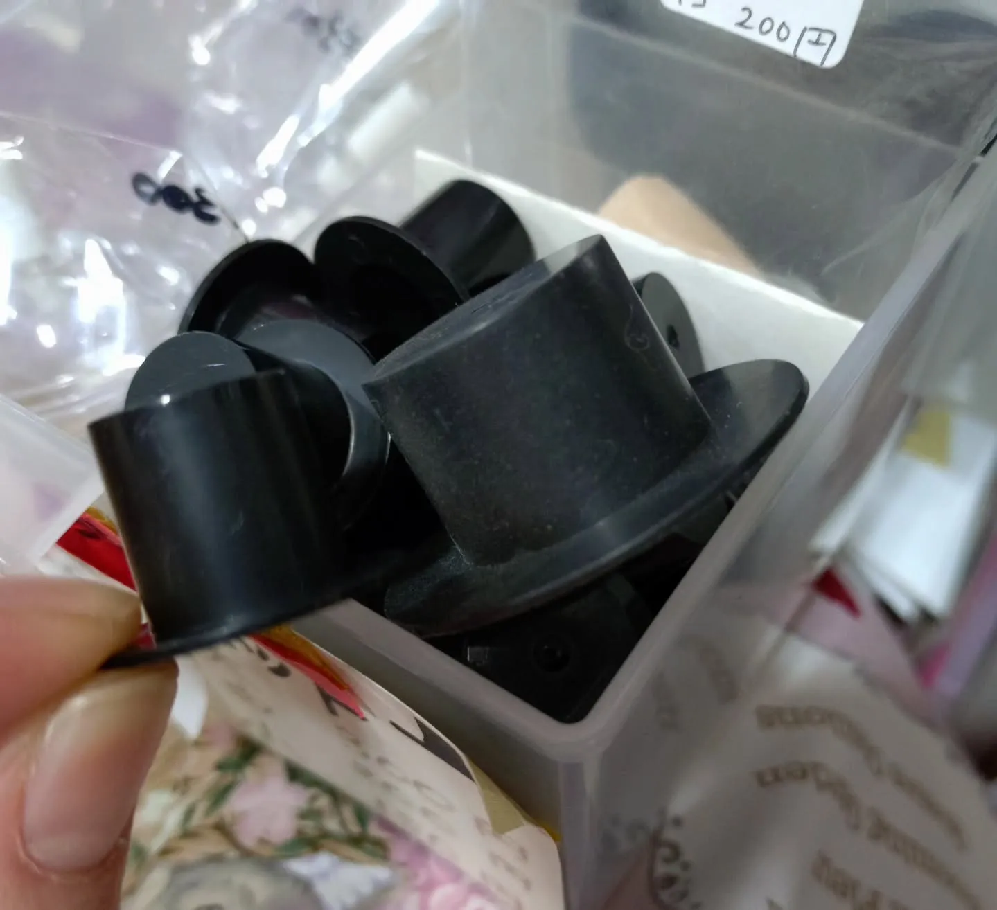 ミニチュアハット、木のトレイが入荷しました！