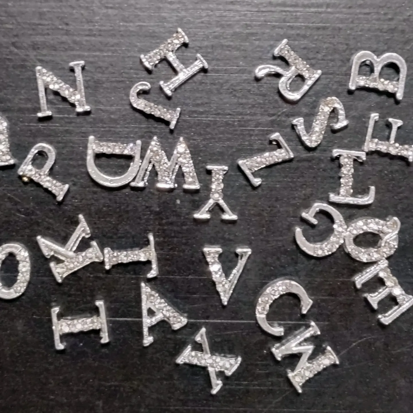 キラキラ✨なアルファベットの貼り付けパーツが入荷しました！