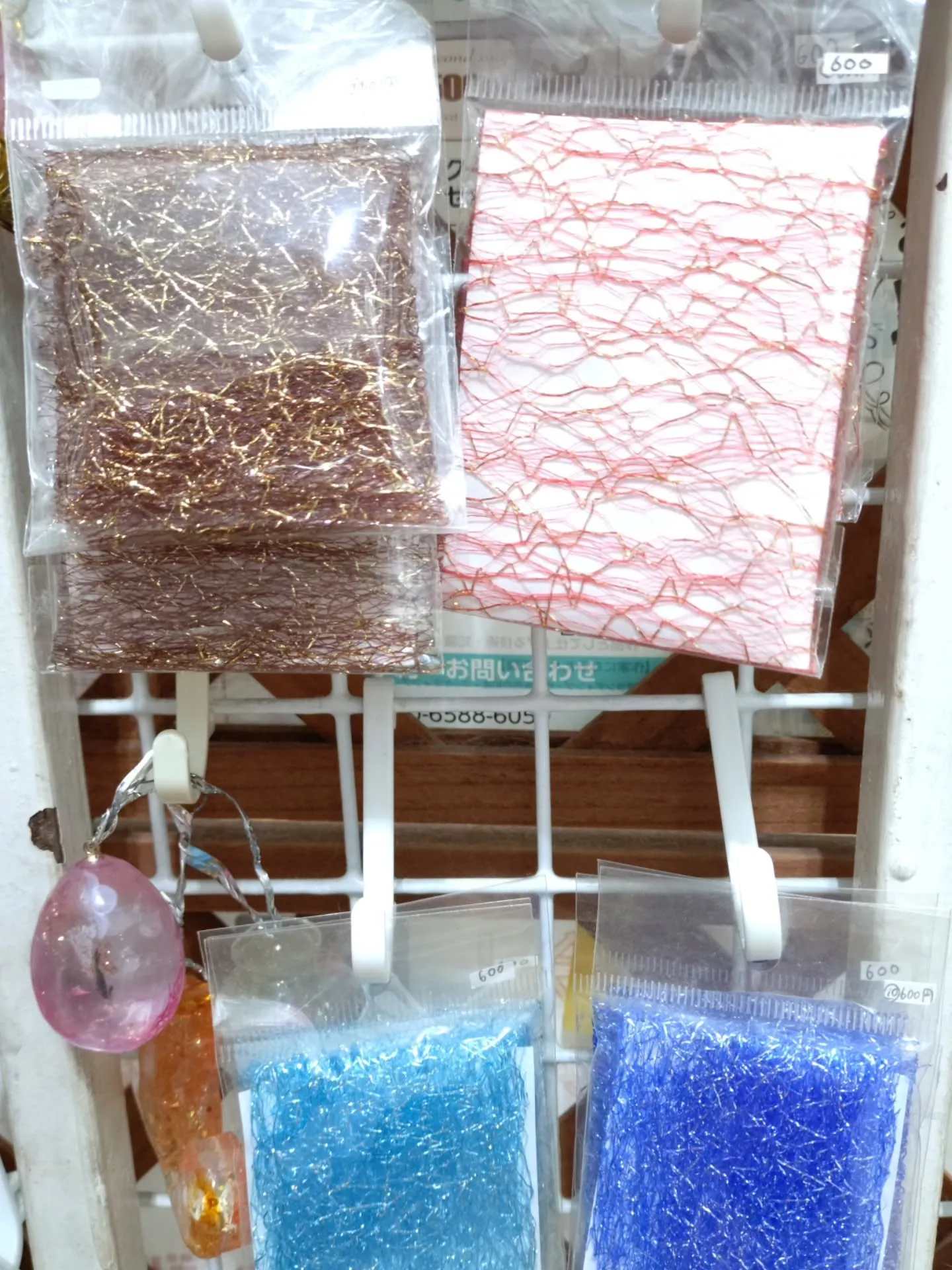 網目状になった封入アイテム！重ねていれるだけで色がはっきりし...