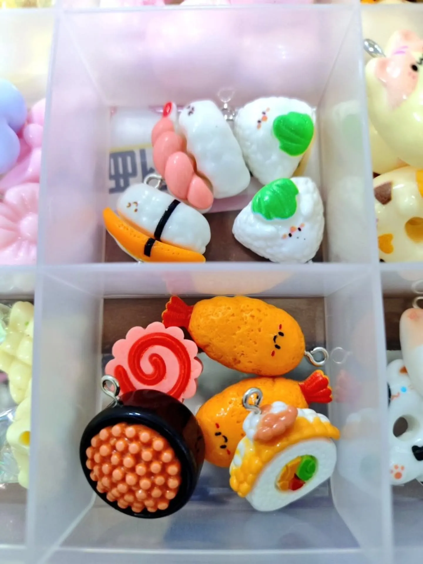 可愛い猫のパーツと肉球ビーズ、食べ物のパーツが入荷しました！