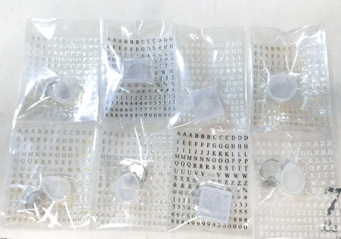 アルファベットのシールとモールドとキーホルダーのセット！