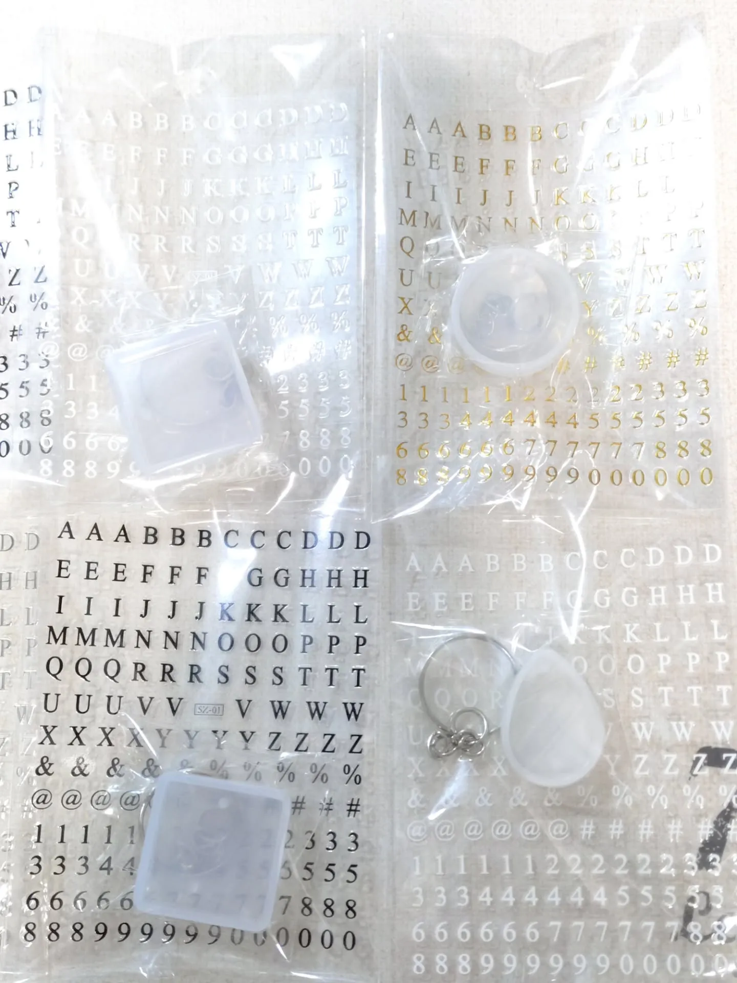 アルファベットのシールとモールドとキーホルダーのセット！