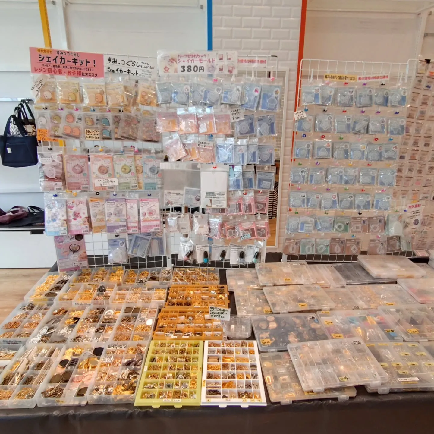 本日メイカーズピアにてレジン体験、資材の販売をしております！