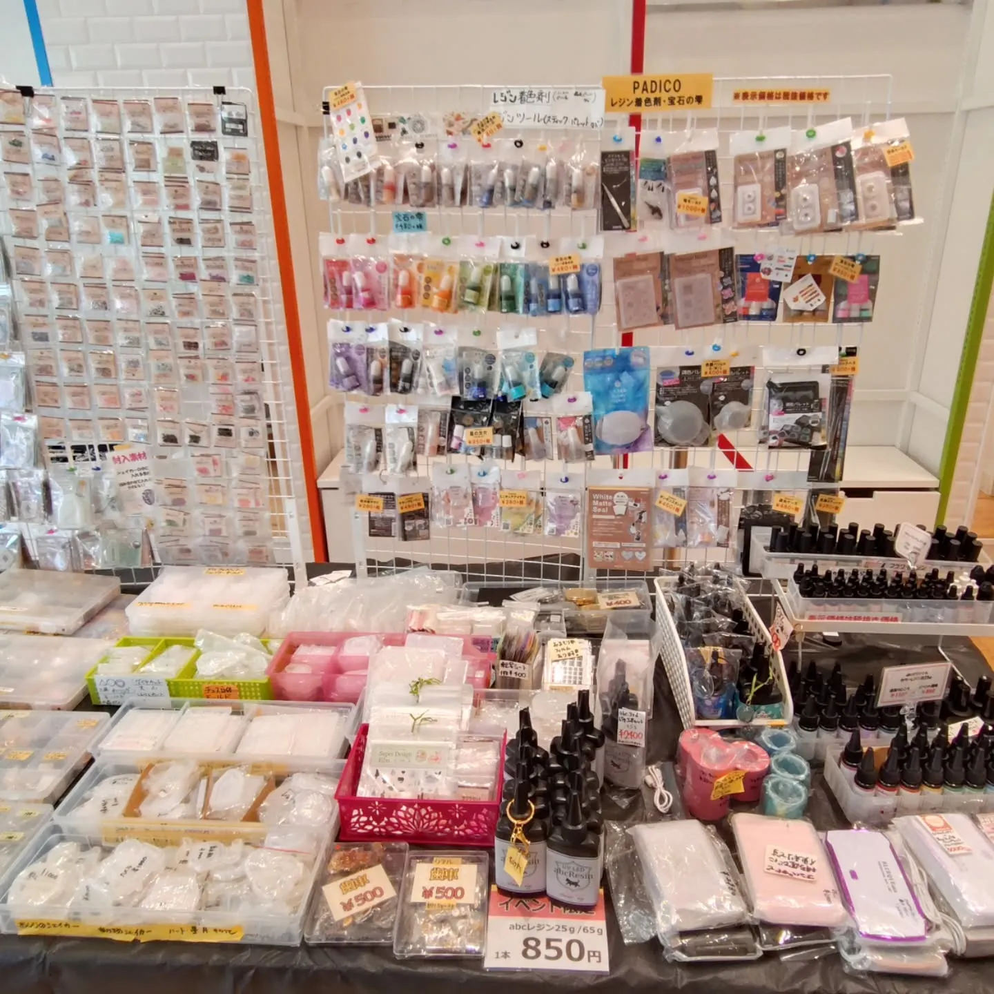 本日メイカーズピアにてレジン体験、資材の販売をしております！