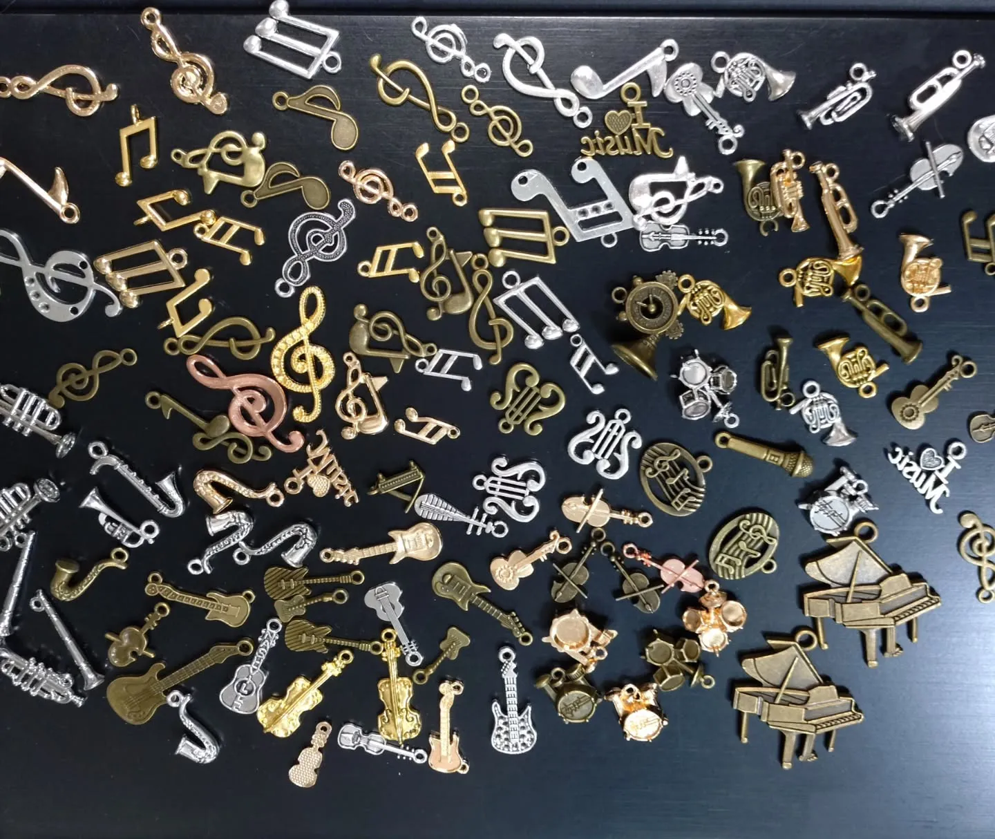 楽器や音符のチャームが増えました！