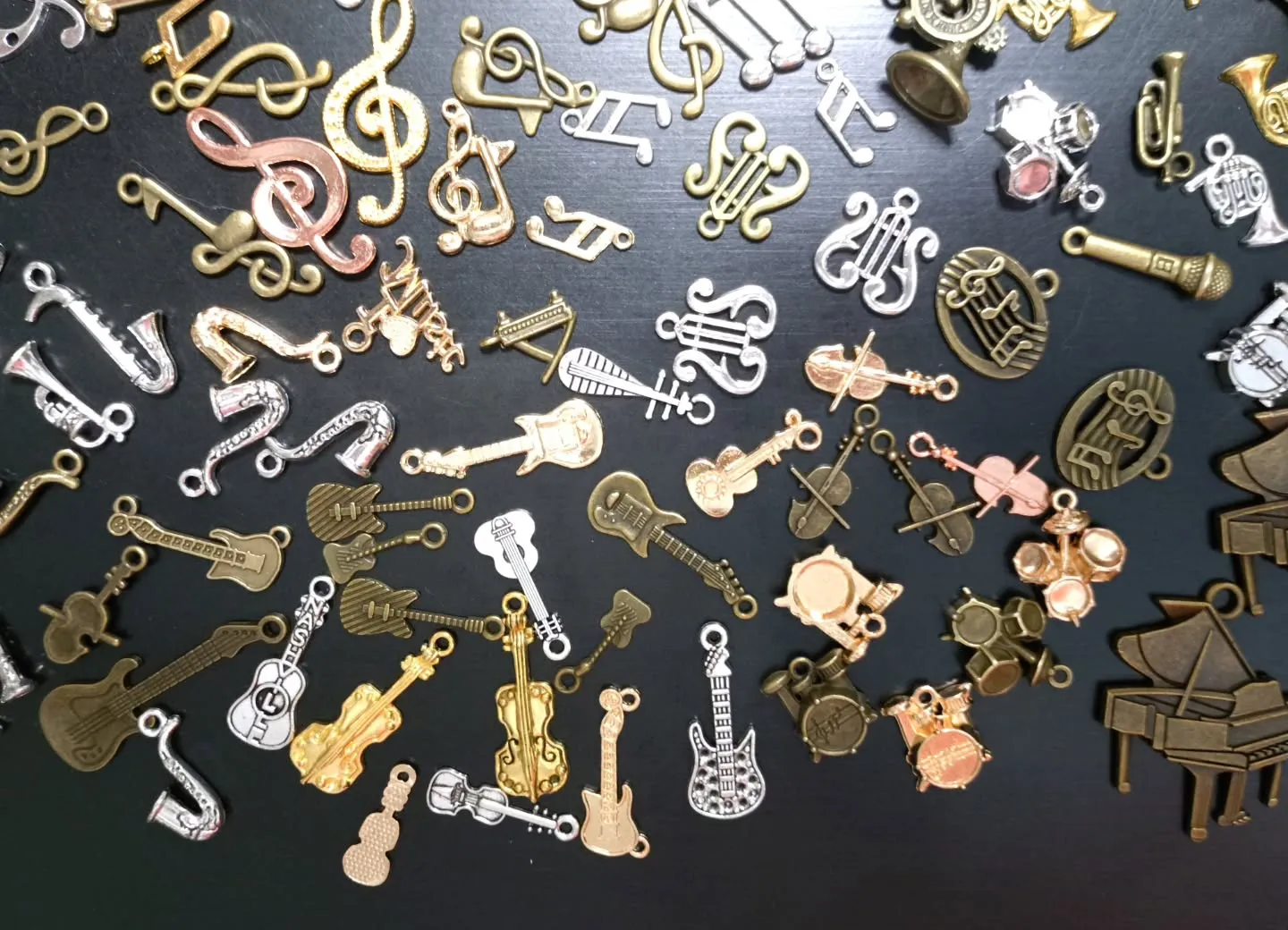 楽器や音符のチャームが増えました！