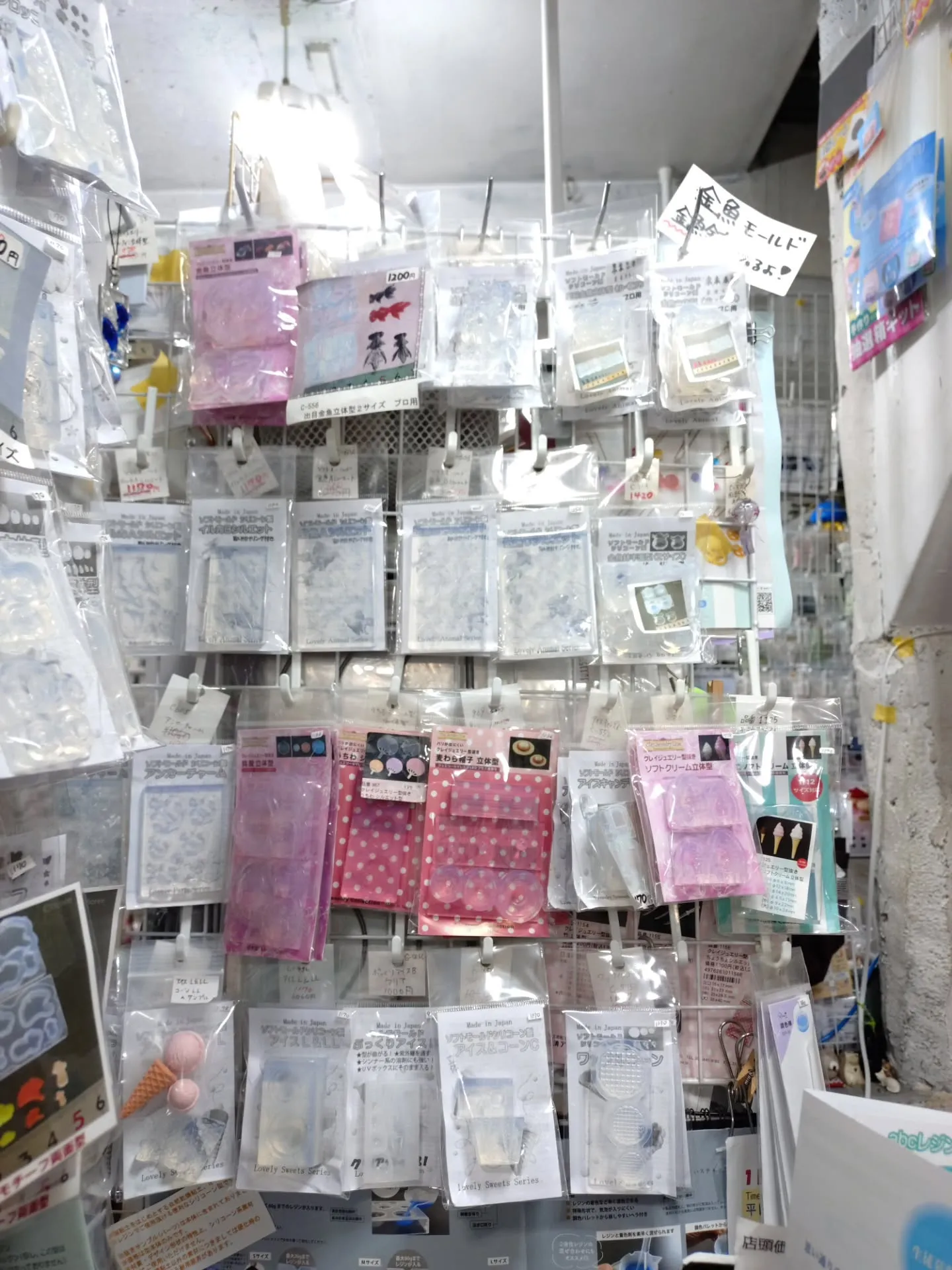 新しいモールドが入荷しました！キャンディ袋のシェイカーと桃や...