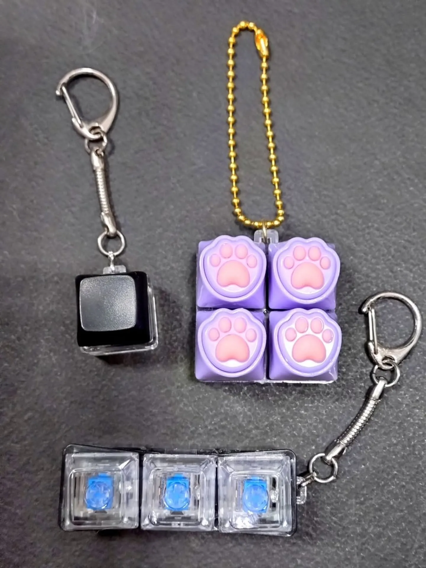 キーボードの上の部分とクリッカーキーホルダーの本体が入荷しま...