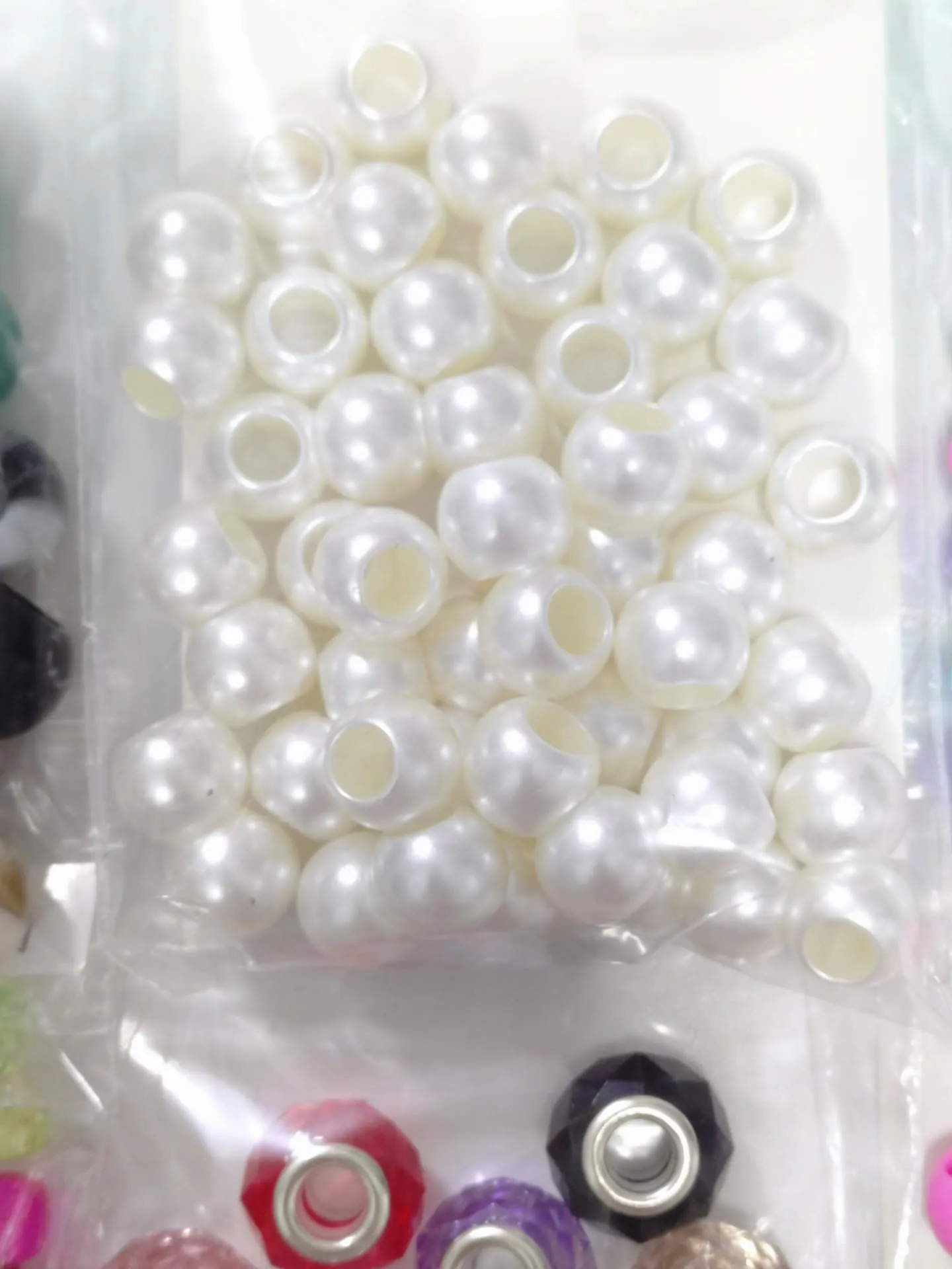パラコードに通せるビーズが入荷しました！可愛いくアレンジがで...