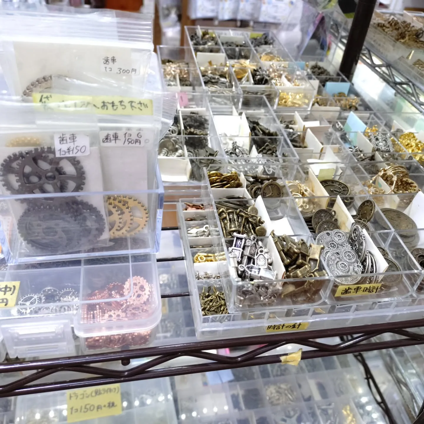歯車の場所を整理して在庫を増やしました！変わった色までいろん...